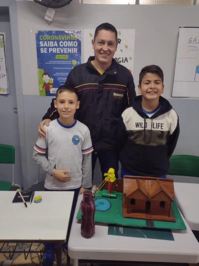 Escola LeocÃ¡dio JosÃ© Correia realizou a Feira de CiÃªncias com os Alunos do 5Âº ano